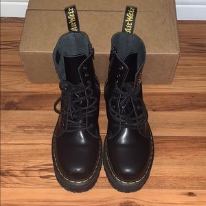 Dr. Martens jadon